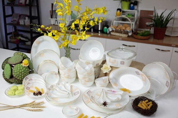 Chuẩn bị bát đũa đủ cho bữa tiệc