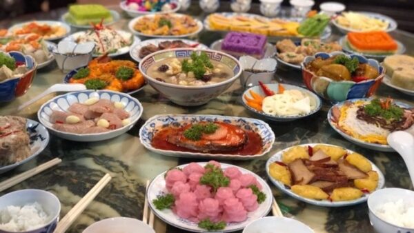 Mâm cỗ trang trọng và ấm áp tình thân