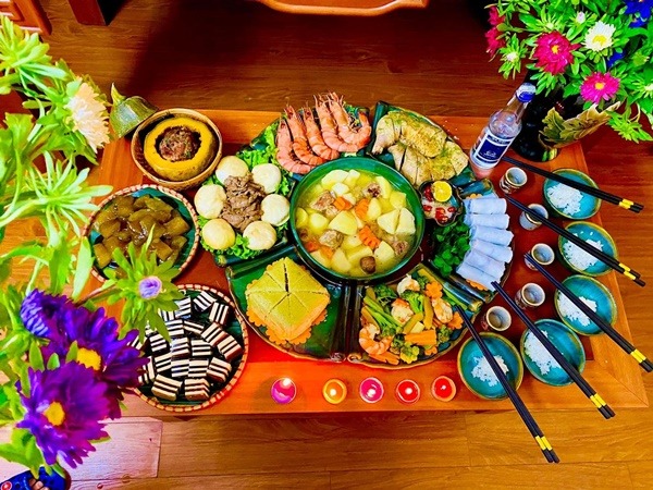 Chuẩn bị mậm cúng gia tiên