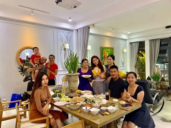 Giữ không khí vui vẻ với mọi người