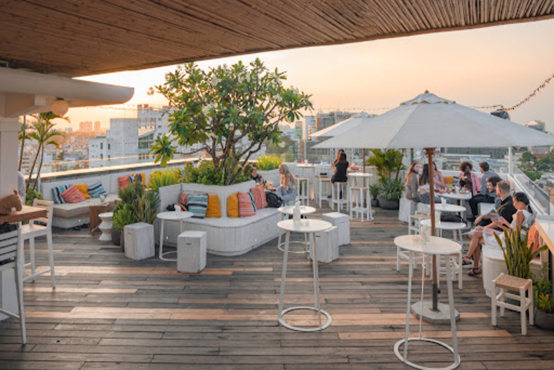 đặt tiệc sinh nhật tại nhà hàng